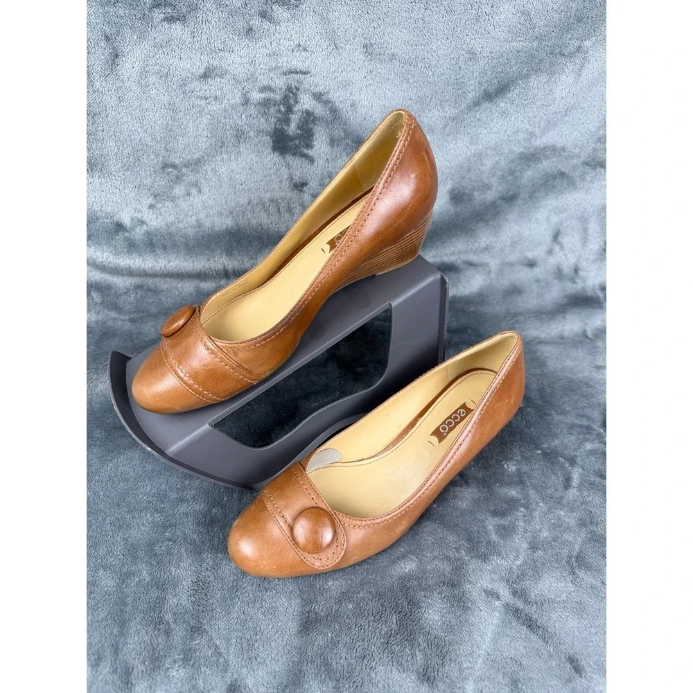 Ecco Women's Brown Leather Wedge Heel Dress Shoes‎ Rounded Button Size 38 NWOB
